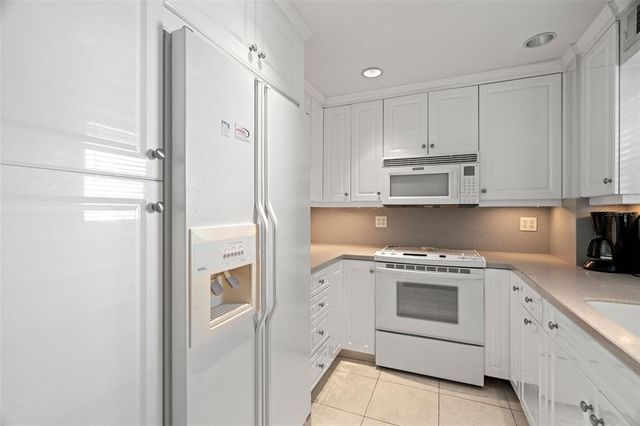 7000 BEACH PLZ 505, St Pete Beach, FL 33706