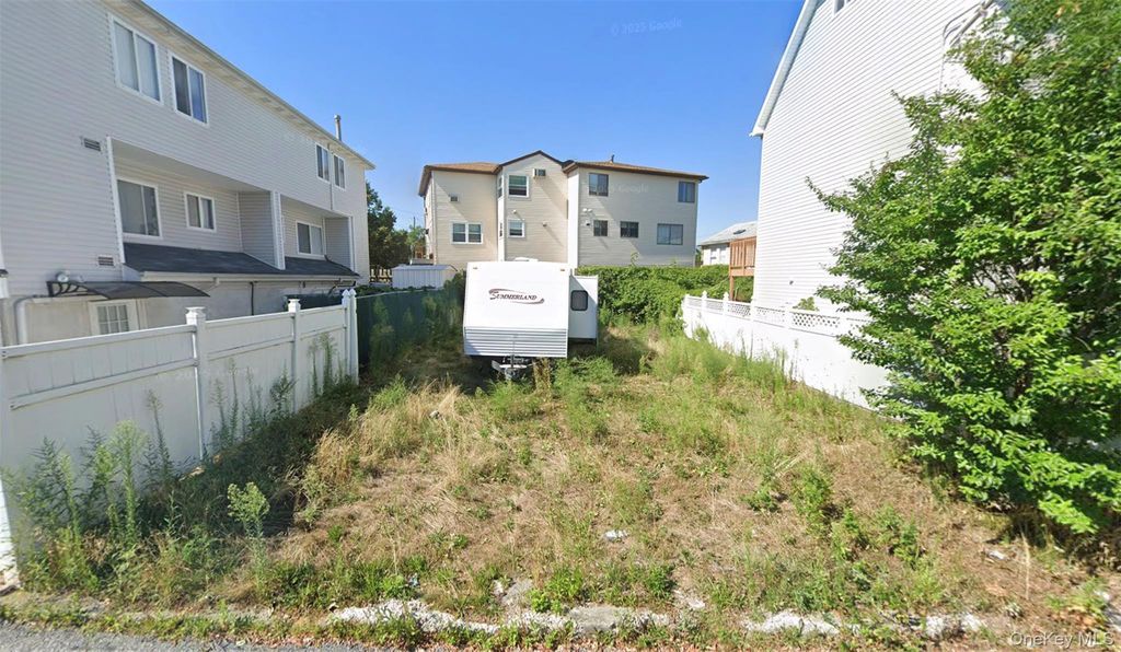 8 Iroquois Street, Staten Island, NY 10305