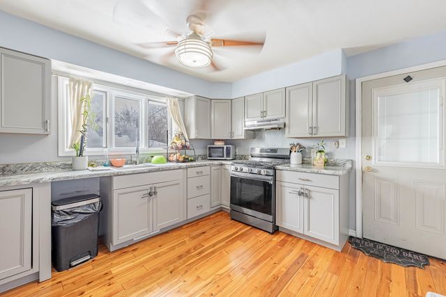 18006 Oakwood Avenue, Lansing, IL 60438