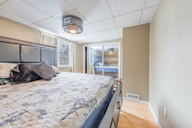 18006 Oakwood Avenue, Lansing, IL 60438