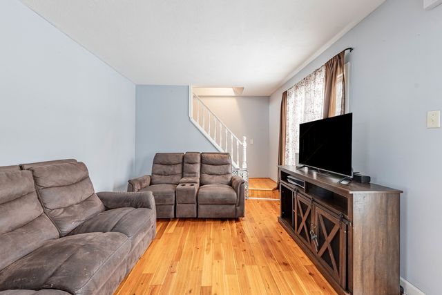 18006 Oakwood Avenue, Lansing, IL 60438