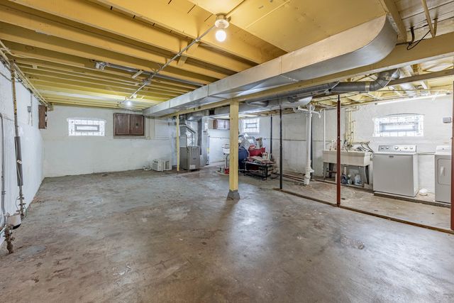 18006 Oakwood Avenue, Lansing, IL 60438