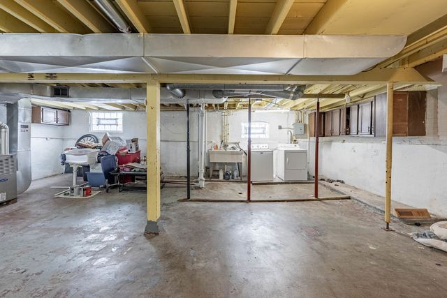 18006 Oakwood Avenue, Lansing, IL 60438