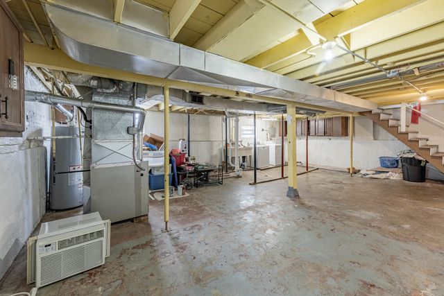 18006 Oakwood Avenue, Lansing, IL 60438