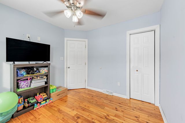 18006 Oakwood Avenue, Lansing, IL 60438