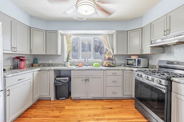 18006 Oakwood Avenue, Lansing, IL 60438