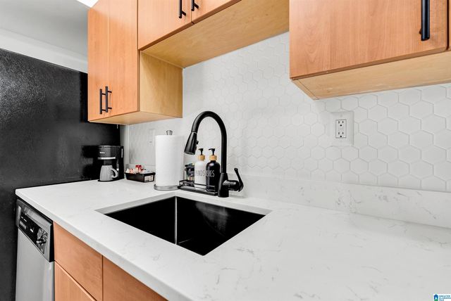 2990 Rhodes Cir S Apt 215, Birmingham, AL 35205