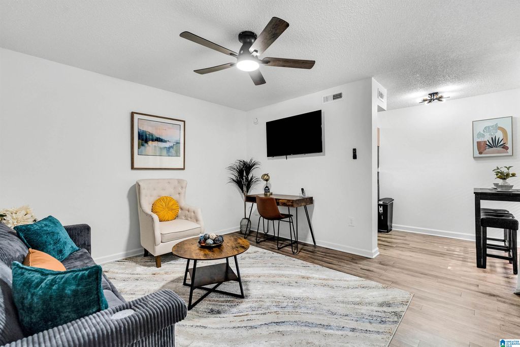 2990 Rhodes Cir S Apt 215, Birmingham, AL 35205