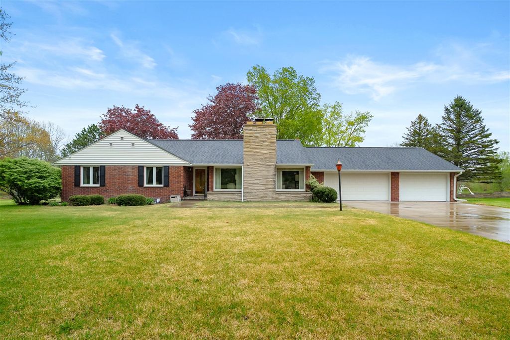 10320 Douglas Avenue, Plainwell, MI 49080