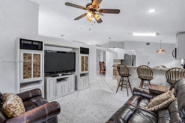 1391 SW 181st Ave, Pembroke Pines, FL 33029