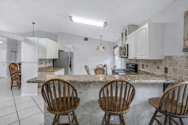 1391 SW 181st Ave, Pembroke Pines, FL 33029