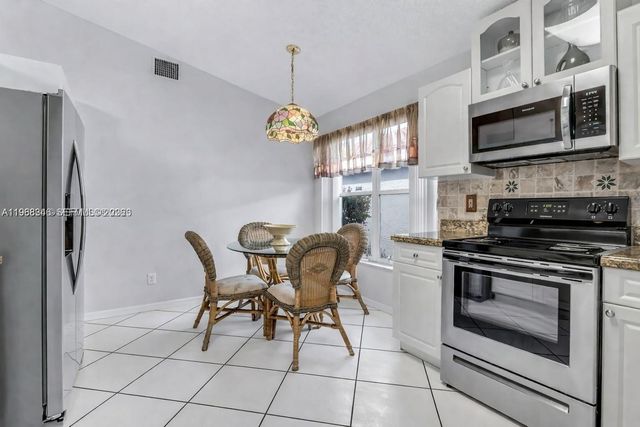 1391 SW 181st Ave, Pembroke Pines, FL 33029