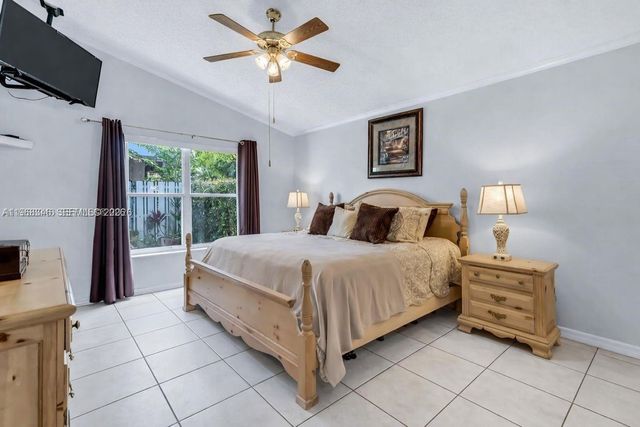 1391 SW 181st Ave, Pembroke Pines, FL 33029