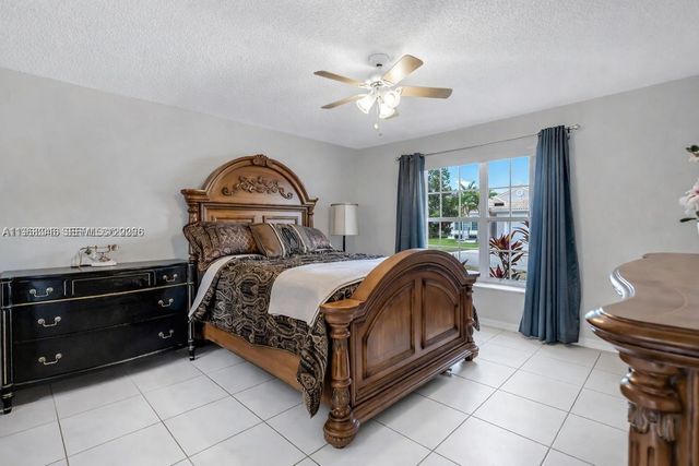 1391 SW 181st Ave, Pembroke Pines, FL 33029