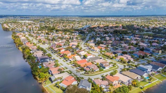 1391 SW 181st Ave, Pembroke Pines, FL 33029