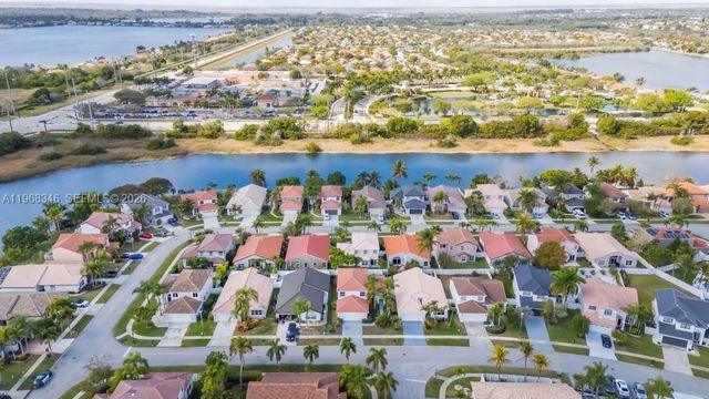 1391 SW 181st Ave, Pembroke Pines, FL 33029