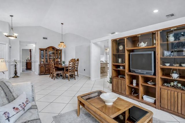 1391 SW 181st Ave, Pembroke Pines, FL 33029