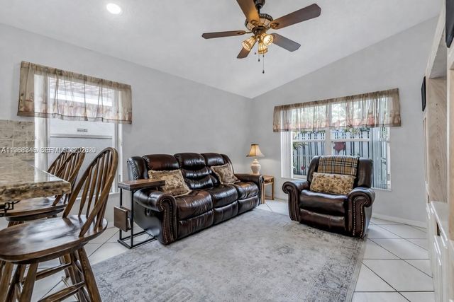 1391 SW 181st Ave, Pembroke Pines, FL 33029