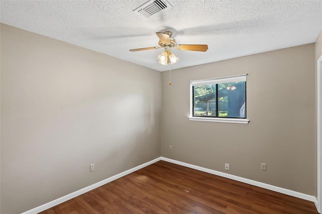 108 W Viser Street, Madisonville, TX 77864