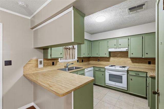 108 W Viser Street, Madisonville, TX 77864