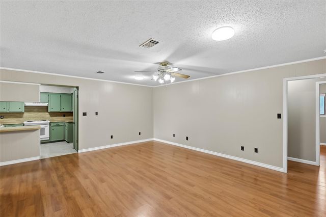 108 W Viser Street, Madisonville, TX 77864