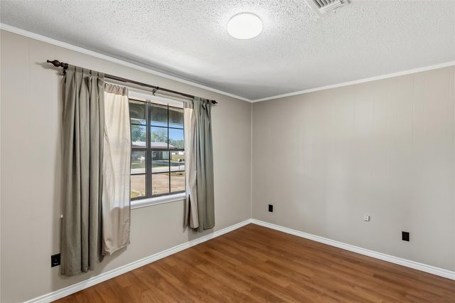 108 W Viser Street, Madisonville, TX 77864