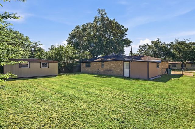 108 W Viser Street, Madisonville, TX 77864
