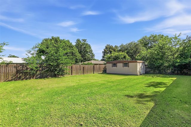 108 W Viser Street, Madisonville, TX 77864