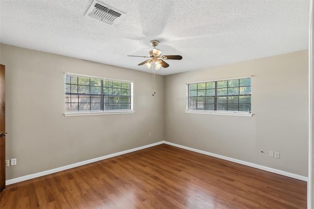 108 W Viser Street, Madisonville, TX 77864