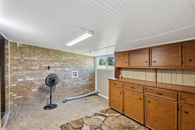 108 W Viser Street, Madisonville, TX 77864