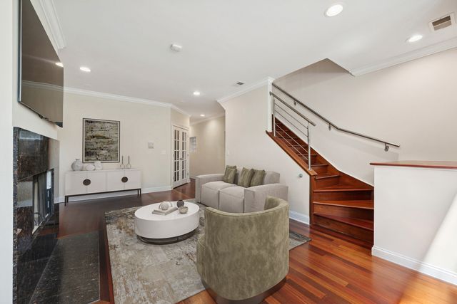 1418 W Chestnut Street 1, Chicago, IL 60642