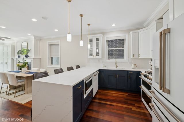 1418 W Chestnut Street 1, Chicago, IL 60642