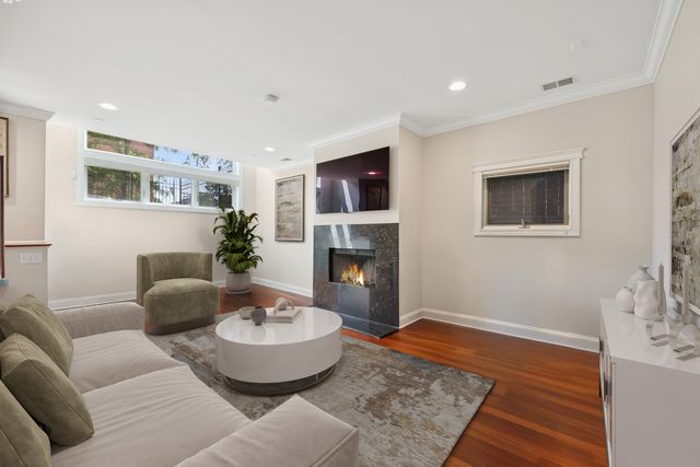 1418 W Chestnut Street 1, Chicago, IL 60642