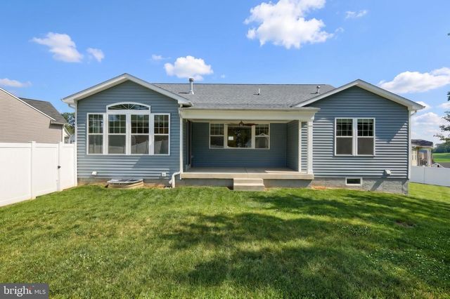 61 BLACK OAK CT, Stewartstown, PA 17363