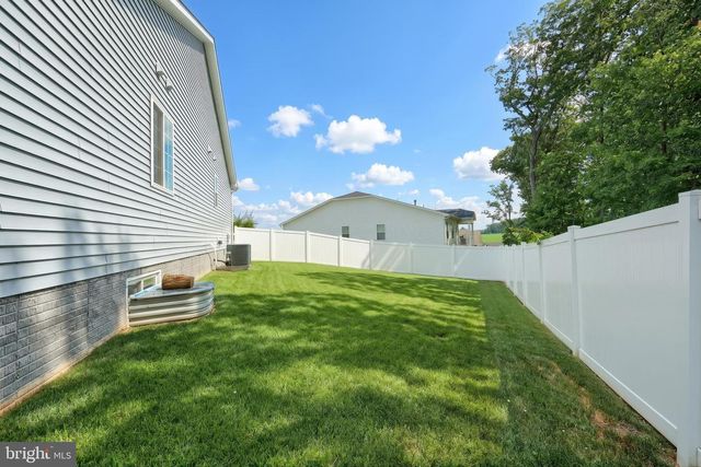 61 BLACK OAK CT, Stewartstown, PA 17363