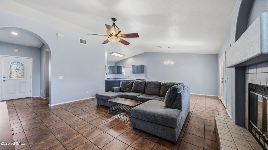 Image 4 of property listing at 3870 BARRACO Drive, Sierra Vista, AZ 85650
