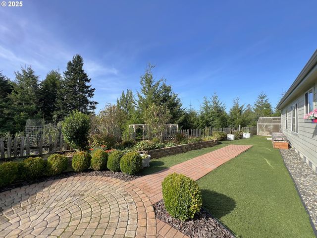 63408 NATHAN Dr, Coos Bay, OR 97420