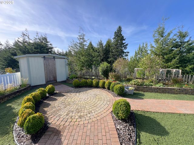 63408 NATHAN Dr, Coos Bay, OR 97420