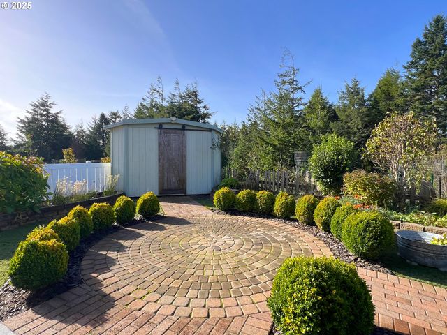 63408 NATHAN Dr, Coos Bay, OR 97420