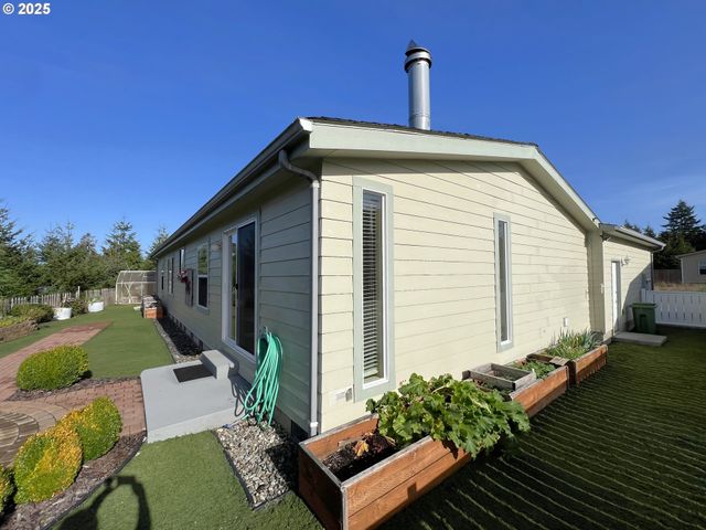 63408 NATHAN Dr, Coos Bay, OR 97420