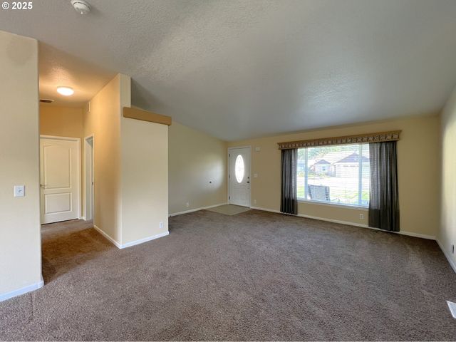 63408 NATHAN Dr, Coos Bay, OR 97420