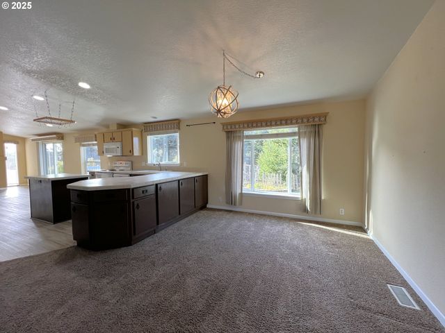 63408 NATHAN Dr, Coos Bay, OR 97420