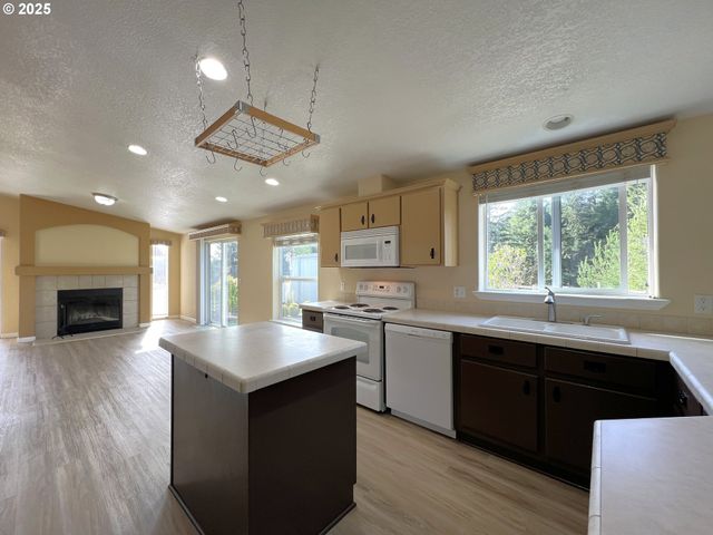 63408 NATHAN Dr, Coos Bay, OR 97420