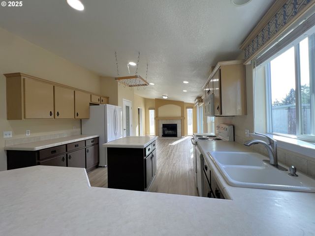 63408 NATHAN Dr, Coos Bay, OR 97420