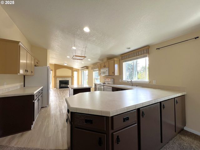 63408 NATHAN Dr, Coos Bay, OR 97420