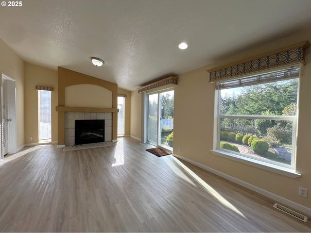 63408 NATHAN Dr, Coos Bay, OR 97420