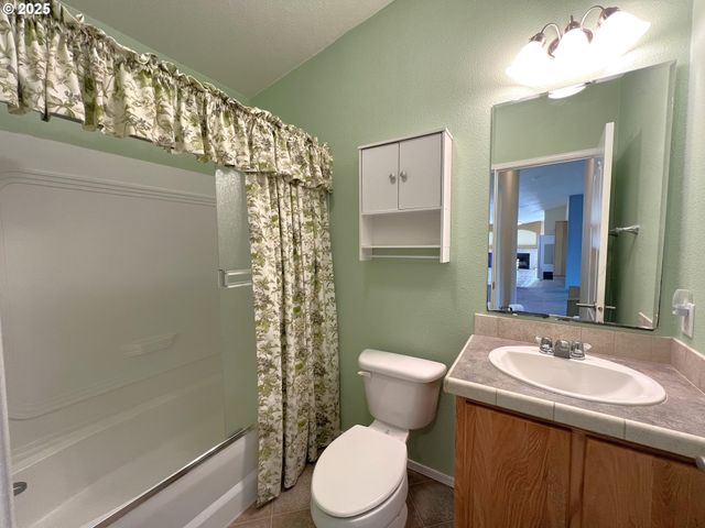 63408 NATHAN Dr, Coos Bay, OR 97420