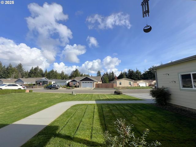 63408 NATHAN Dr, Coos Bay, OR 97420