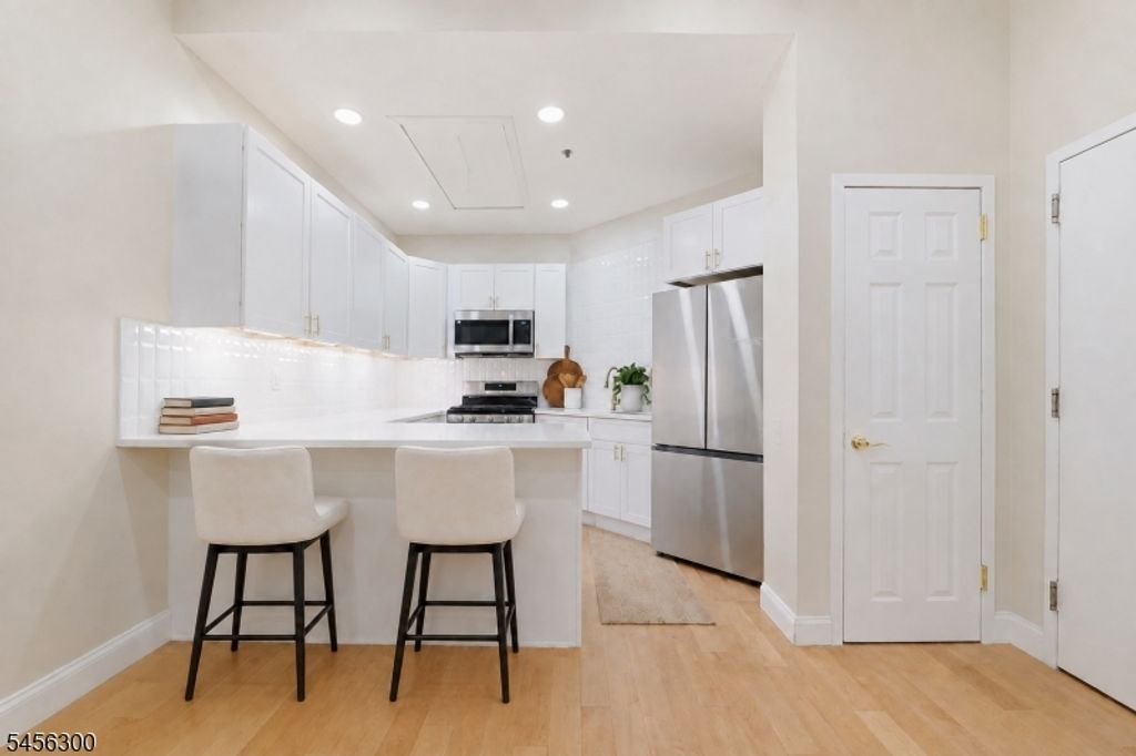 223 Bloomfield St 3E, Hoboken City, NJ 07030 — photo 4