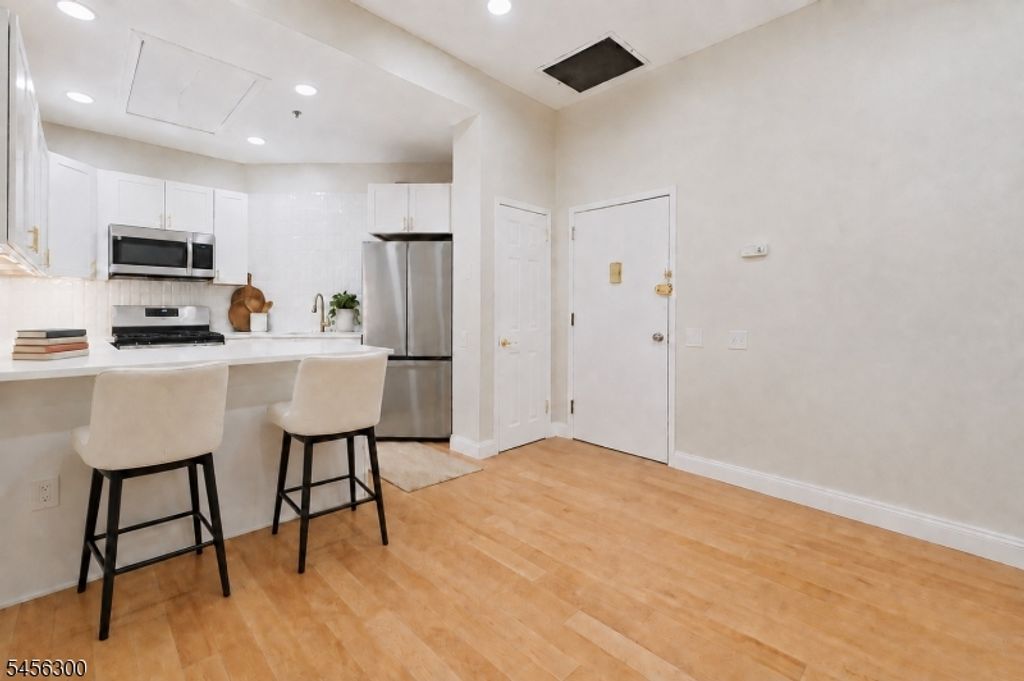 223 Bloomfield St 3E, Hoboken City, NJ 07030 — photo 5